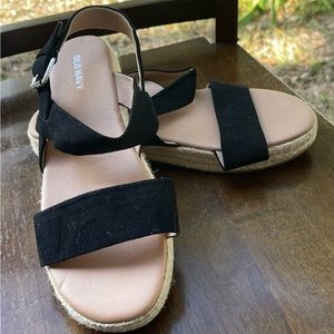 Old Navy black sandals. Size 7 and in great shape. Worn maybe twice.
